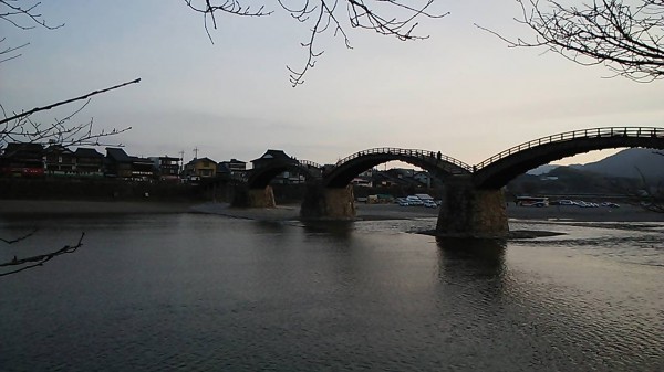 夕暮れの錦帯橋