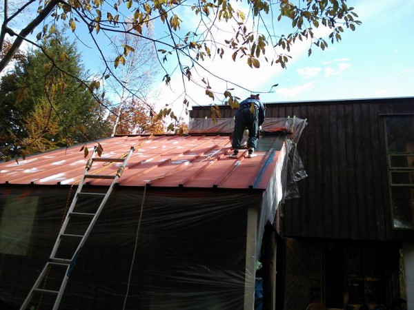 山小屋 屋根 錆落とし 錆止め 塗装 