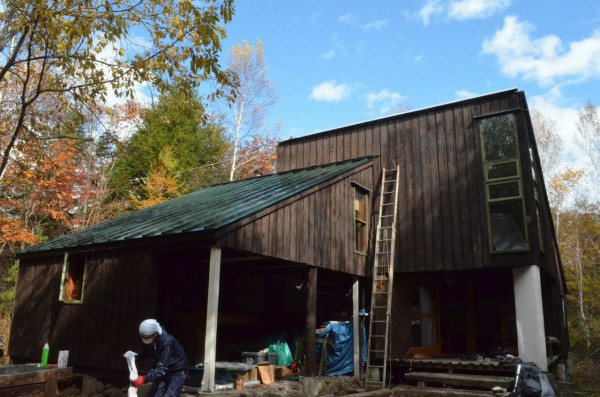 山小屋 屋根 錆落とし 錆止め 塗装 