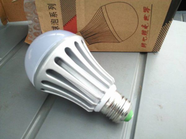 12V E26 LED電球